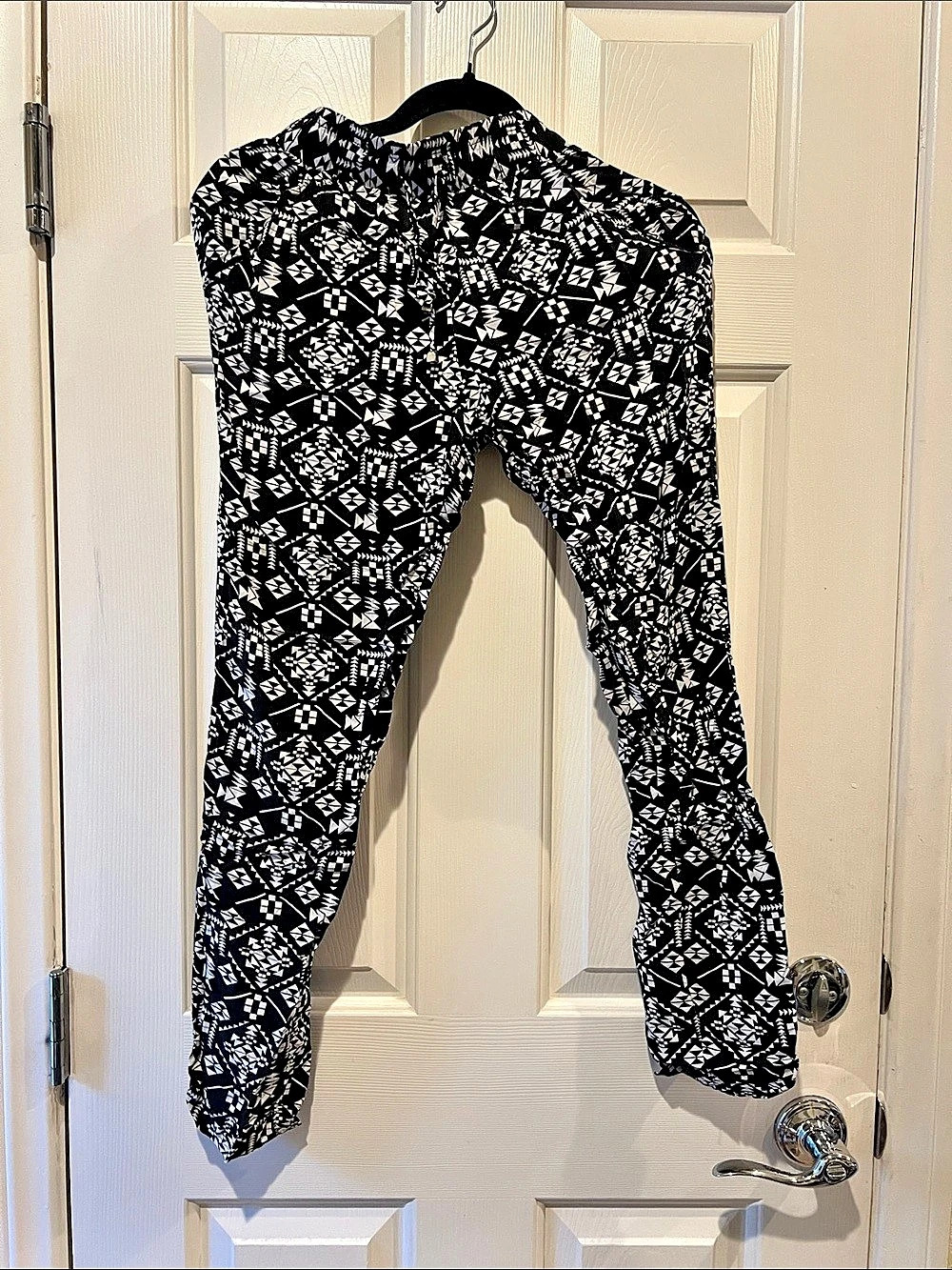 Geometric Print Leggings in Black & White